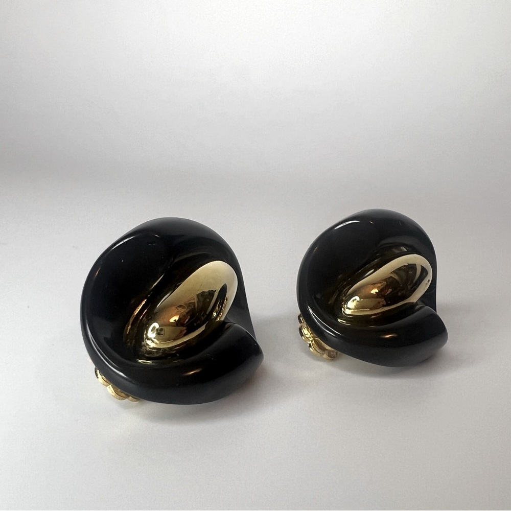 Vintage 1980s Gold tone Clip-on Earrings
